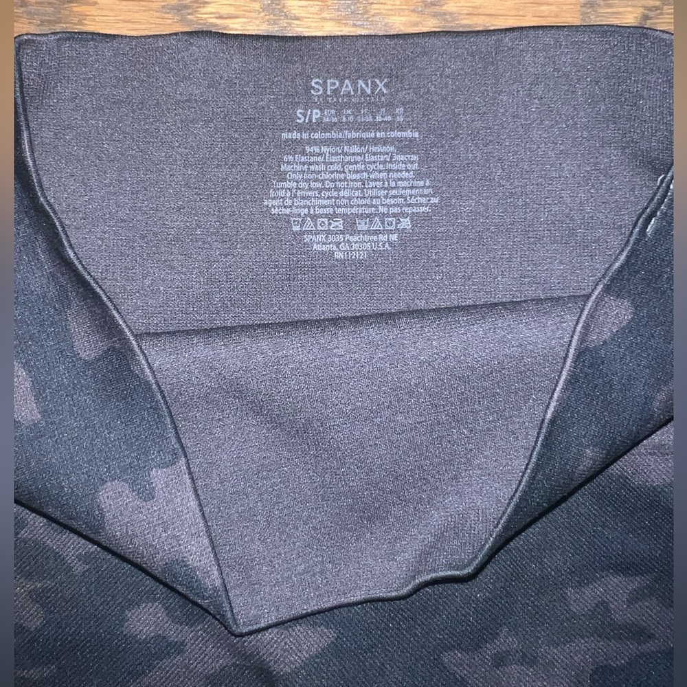 Spanx Look‎ at Me Now Camo Leggings - Picture 5 of 5